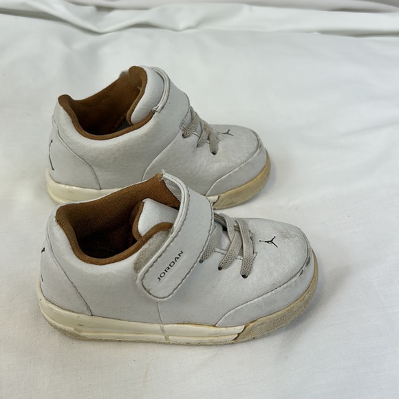 Nike Jordan Baby Toddler Gold & White Vintage Sneakers Size 5C - Picture 2 of 9